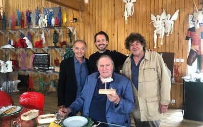 Journées nationales du livre et du vin à Saumur : Gérard Depardieu marque le salon de son empreinte
